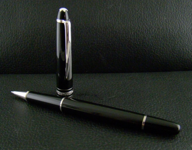 (image for) A MONT BLANC LACQUER ROLLER BALL PEN